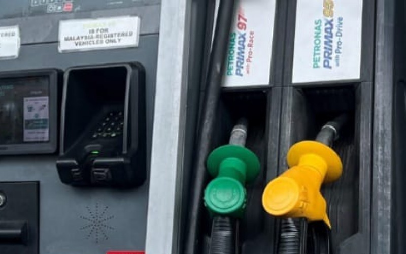 Bil air naik semua diam, harga RON95 turun pakat meroyan