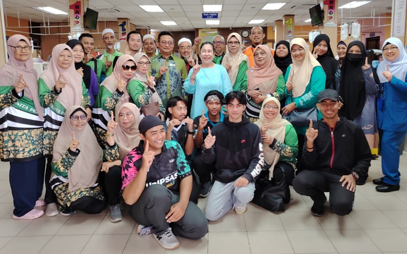 PERKIM santuni penghuni Cina Sang Riang