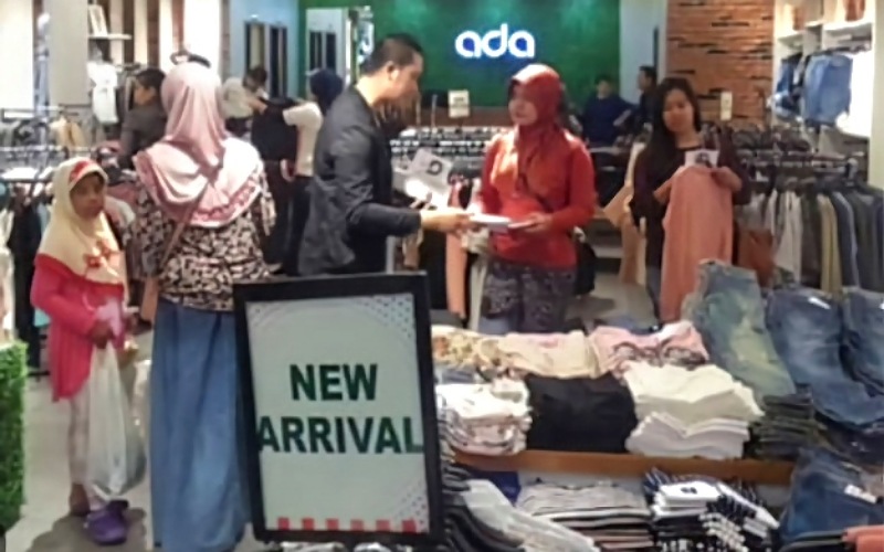 Rupiah jatuh, ringgit perkasa: Rakyat Malaysia serbu Indonesia