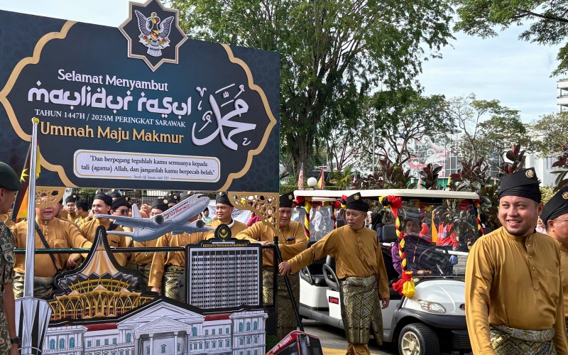 Ribuan banjiri Padang Merdeka sertai perarakan Maulidur Rasul