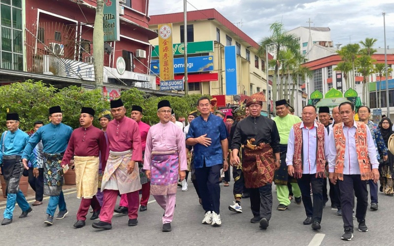 71 kontinjen, 6,000 peserta meriahkan sambutan Maulidur Rasul di Sibu
