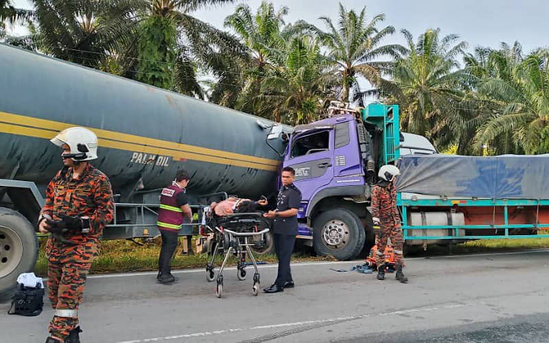Lori baja bertembung lori minyak, pemandu cedera parah