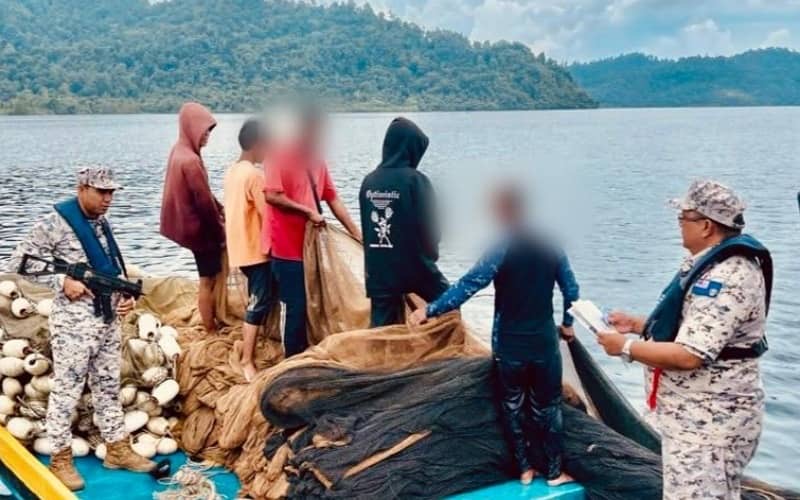 Langgar peraturan jarak, Maritim Lahad Datu tahan 5 lelaki dan rampas 8kg hasil laut