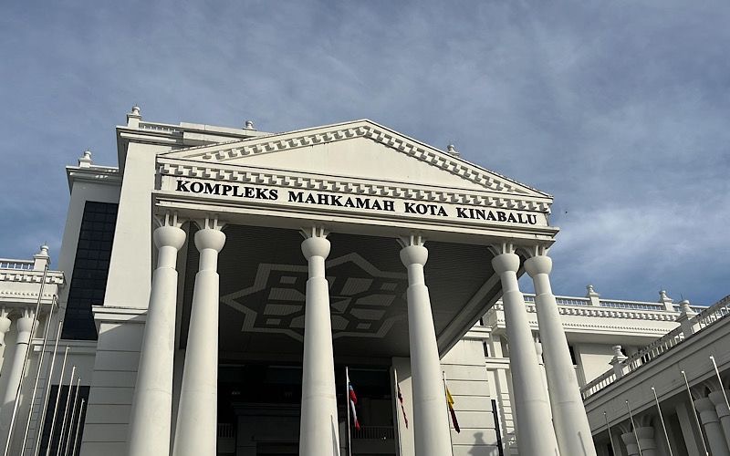 Inkues Zara: Simulasi jatuhan patung tanpa daya dorongan hampir serupa kedudukan mangsa 