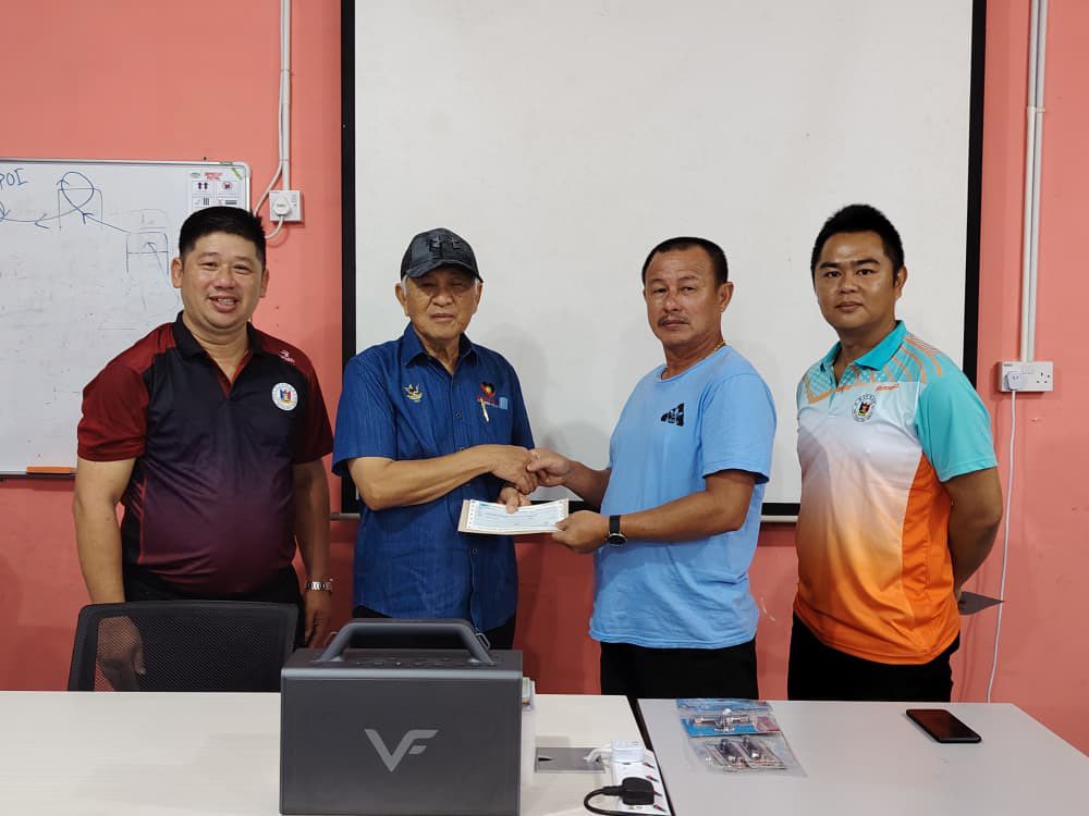 ADUN Kabong sumbang RM19,000 bantu sekolah dan komuniti Roban