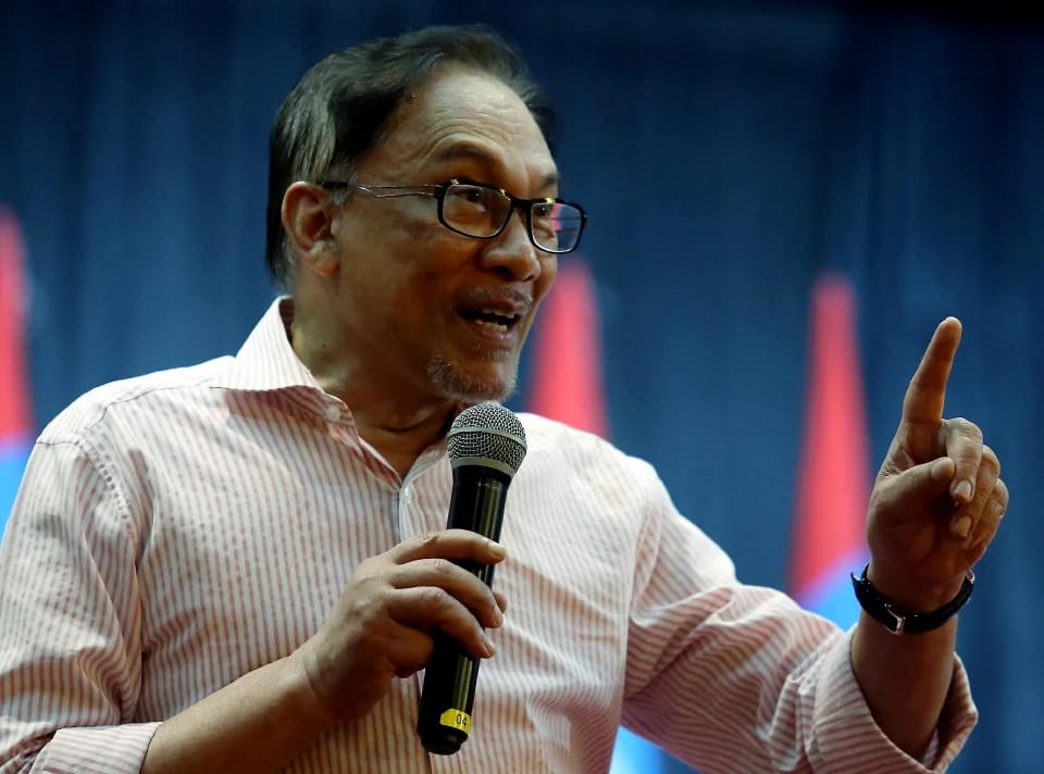 Arak di majlis kerajaan: Anwar beri amaran keras kepada King Sing