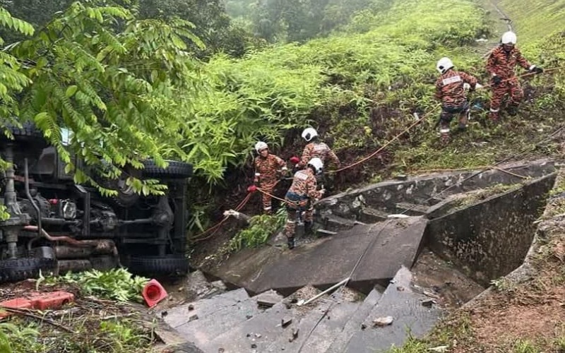 Trak tentera kemalangan: Seorang anggota maut, enam cedera