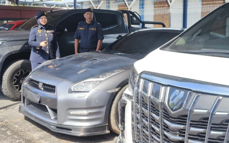 Ops Luxury: 7 kereta mewah disita di Perlis, termasuk Nissan GTR RM350,000
