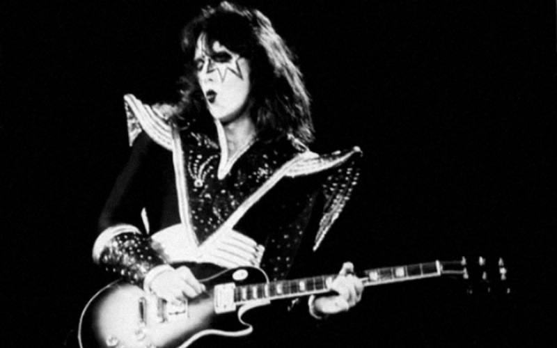 Pengasas bersama Kiss, Ace Frehly tutup usia