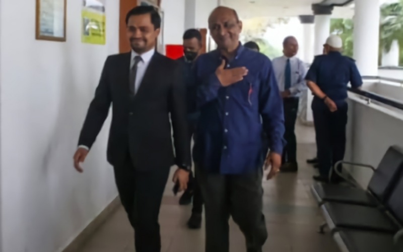 Aktivis politik, dua rakan mengaku tidak bersalah terlibat rasuah