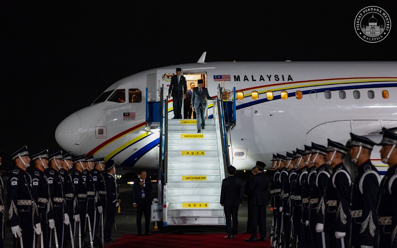 Anwar tiba di Korea Selatan untuk sidang APEC 2025
