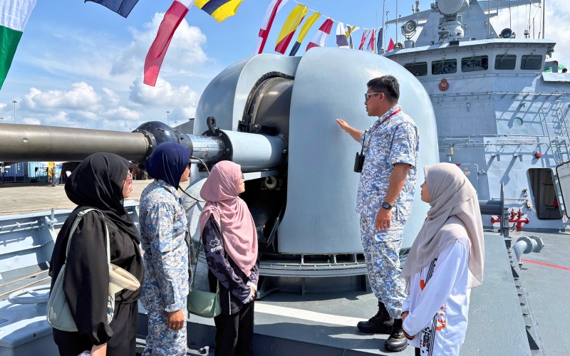 Kehadiran kapal TLDM cetus inspirasi anak muda Sarawak cintakan negara
