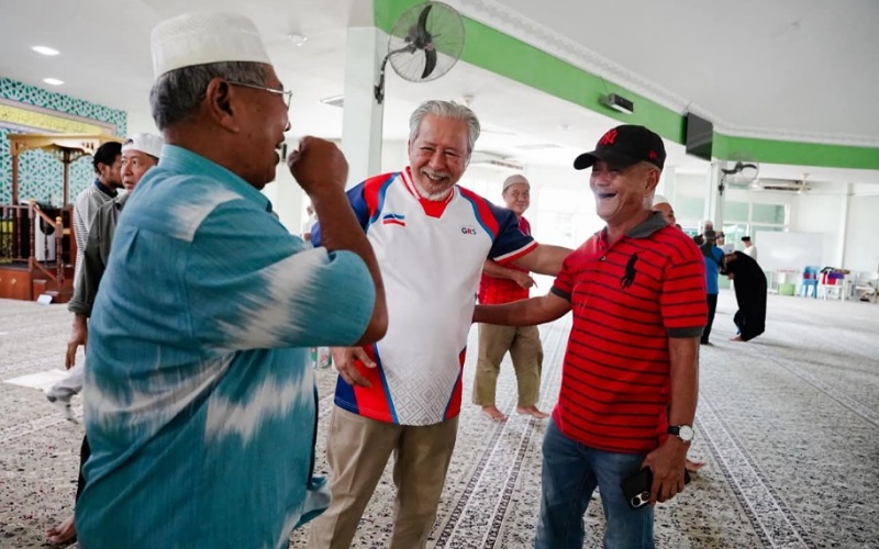 Pertembungan guru, anak didik hangatkan perlawanan DUN Bongawan