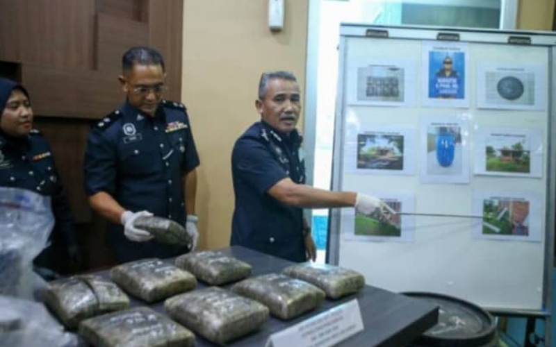 Ganja bernilai RM48,050 dalam tong plastik berjaya dirampas