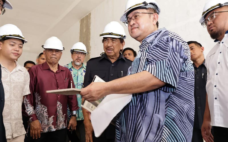 TYT tinjau kemajuan pembinaan Pusat Islam Sabah di Sandakan