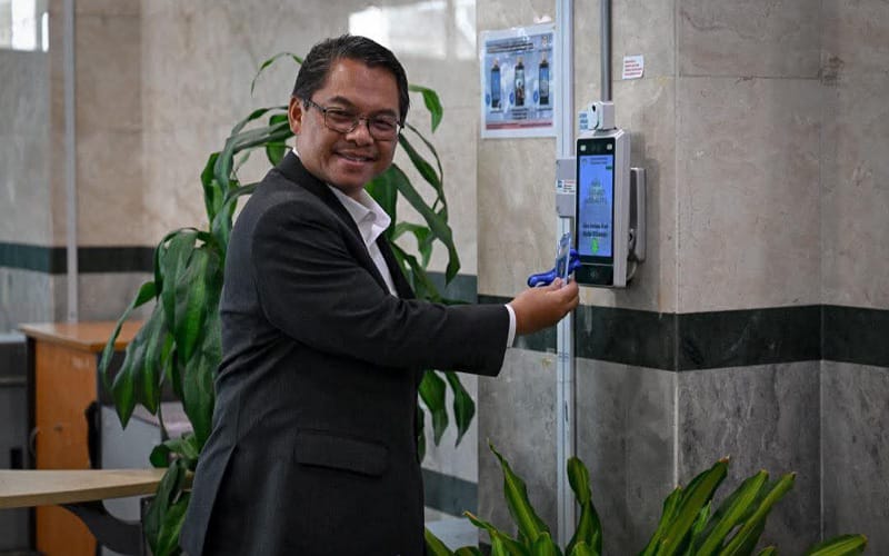 Galas amanah penuh kesungguhan, Mustapha Sakmud rasmi tugas Menteri Sabah dan Sarawak