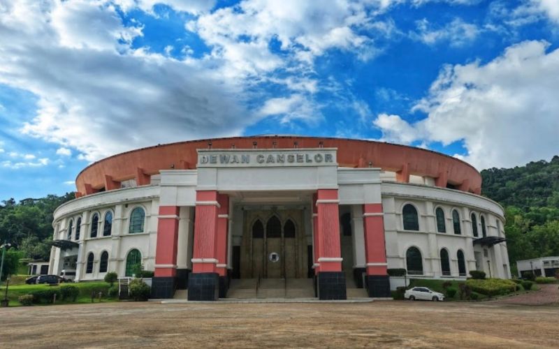 Pelajar UMS maut terjatuh dari atas Dewan Canselor