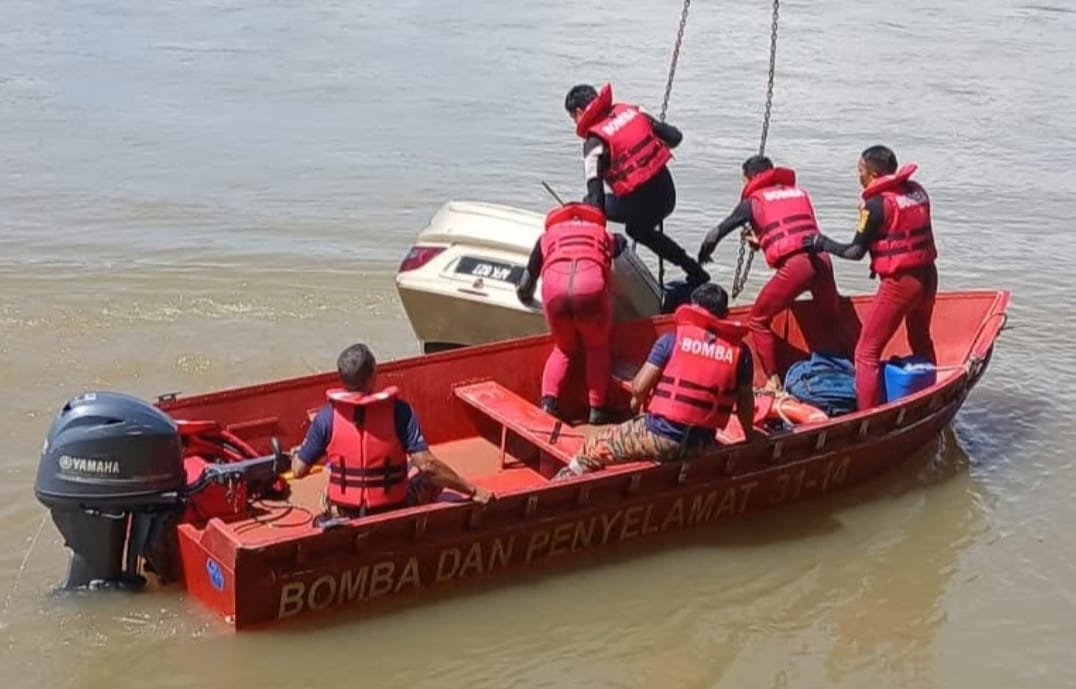 Lelaki maut, kereta terjunam ke Sungai Perak