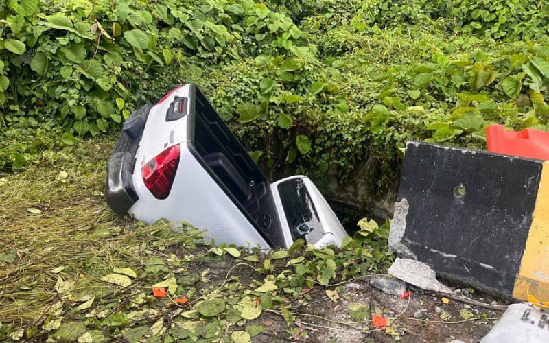 2 cedera ringan, pacuan empat roda terbabas masuk lubang pembentung