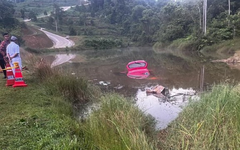 Pelajar PhD maut, kereta terbabas masuk tasik