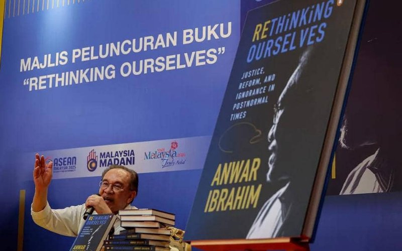 Royalti buku Anwar disalur kepada pelajar  keluarga miskin