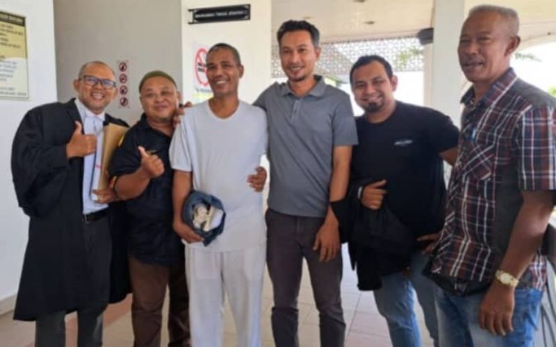 Bekas warden sujud syukur dalam kandang bebas tuduhan bunuh