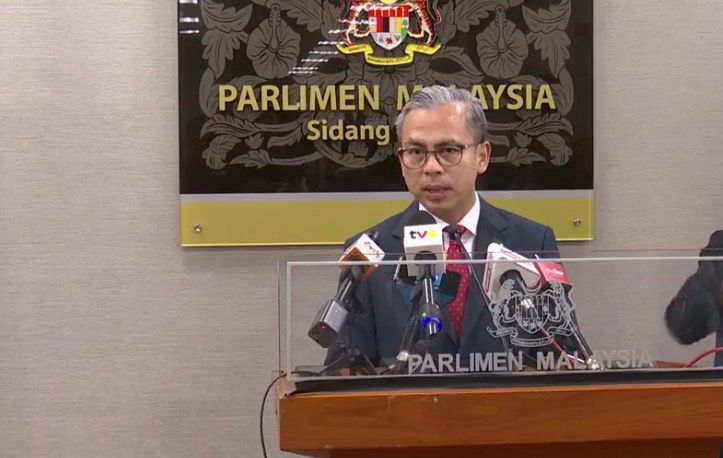 Fahmi beri sebab lapan MP kerajaan tidak hadir undi RUU had tempoh PM