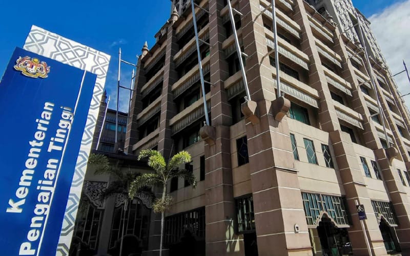 KPT ambil alih prauniversiti mulai tahun depan – PM