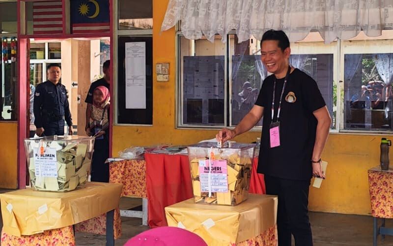 Miha selesai mengundi pukul 1.35 tengah hari