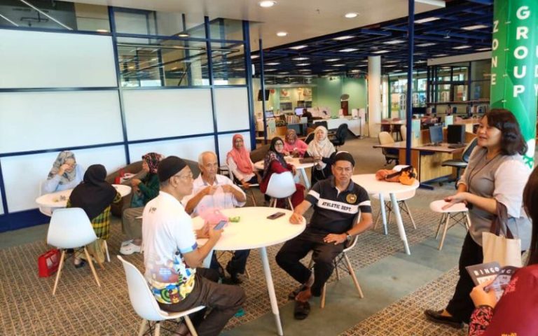 Warga emas 2