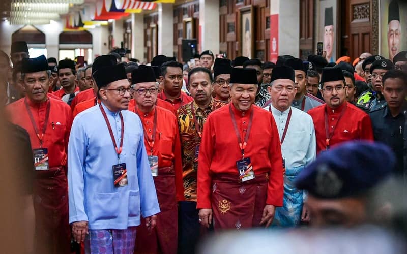 Anwar ucap selamat bersidang kepada perwakilan UMNO