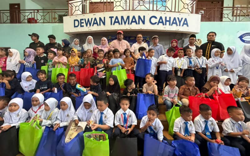 375 murid tahun satu DUN Sg Manila terima manfaat program ‘Kembali Ke Sekolah’