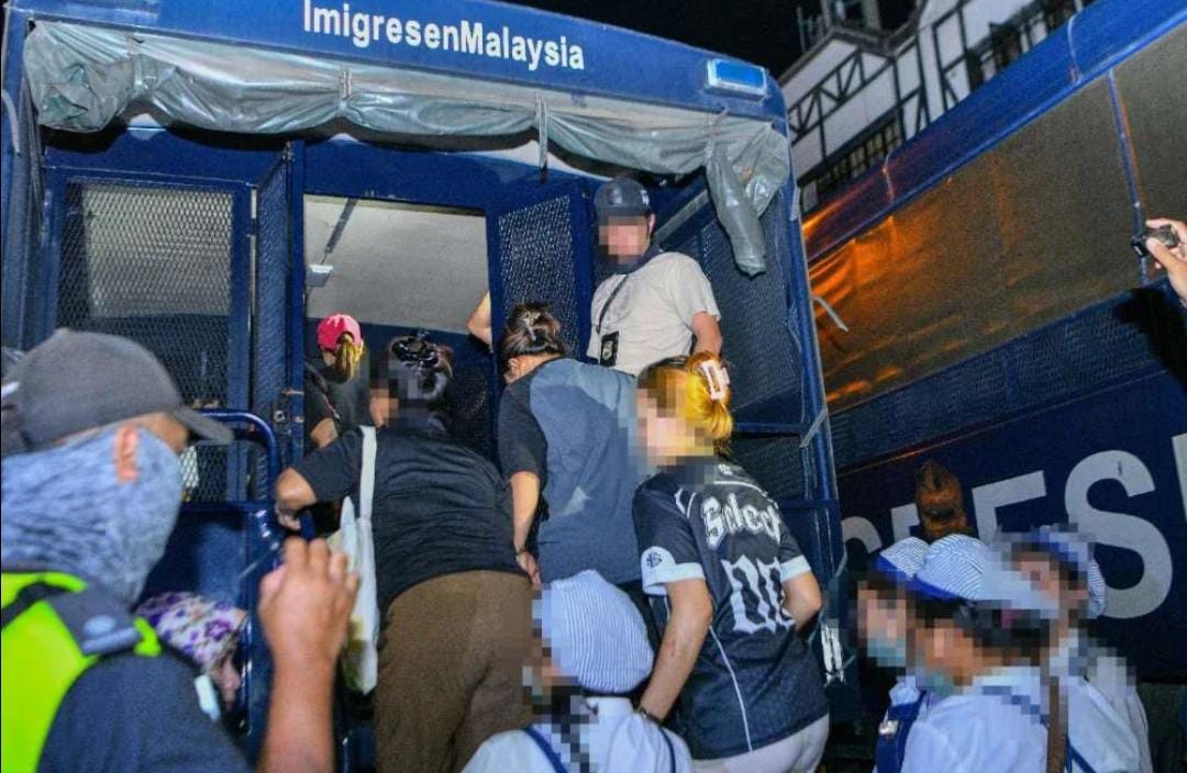 13 PATI ditahan dalam serbuan Bazar Ramadan