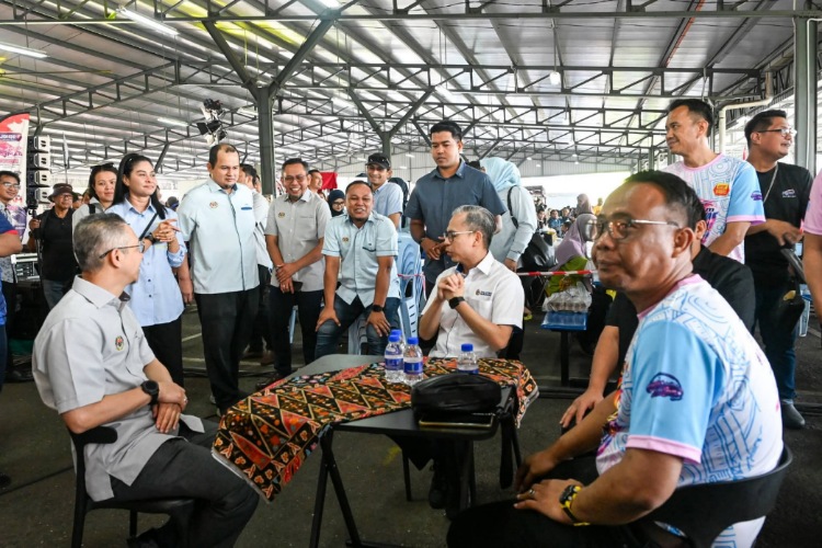 Isu saham Azam: Kerajaan serah siasatan kepada jawatankuasa khas