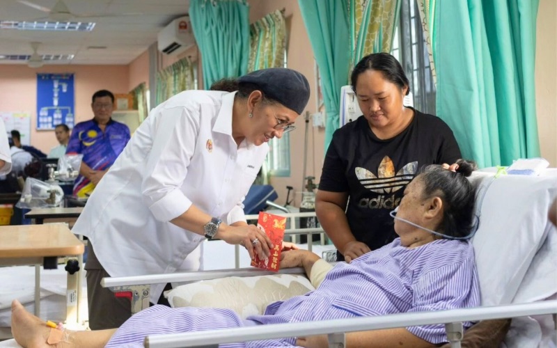 Tahun Baharu Cina dirai penuh makna, 30 pesakit Hospital Mukah terima sumbangan