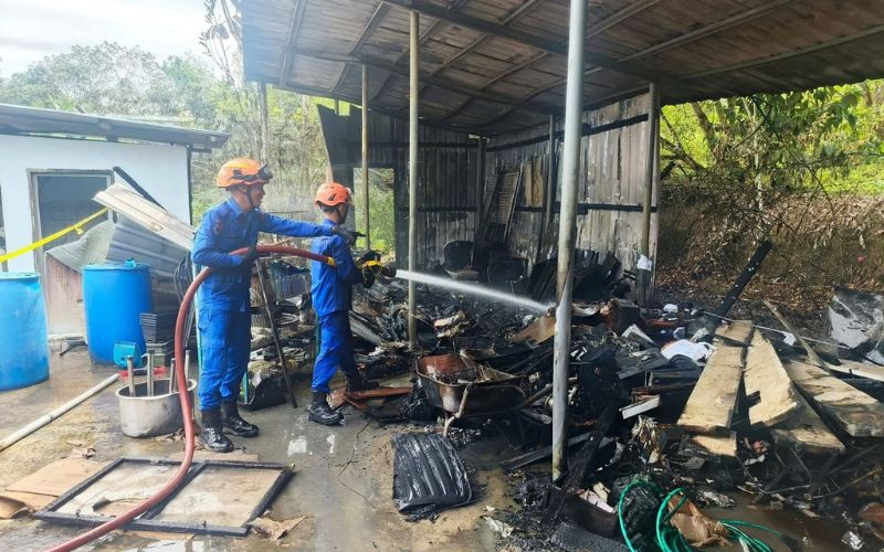 Stor simpanan peralatan musnah 80 peratus dalam kebakaran di Jalan Roban Lama