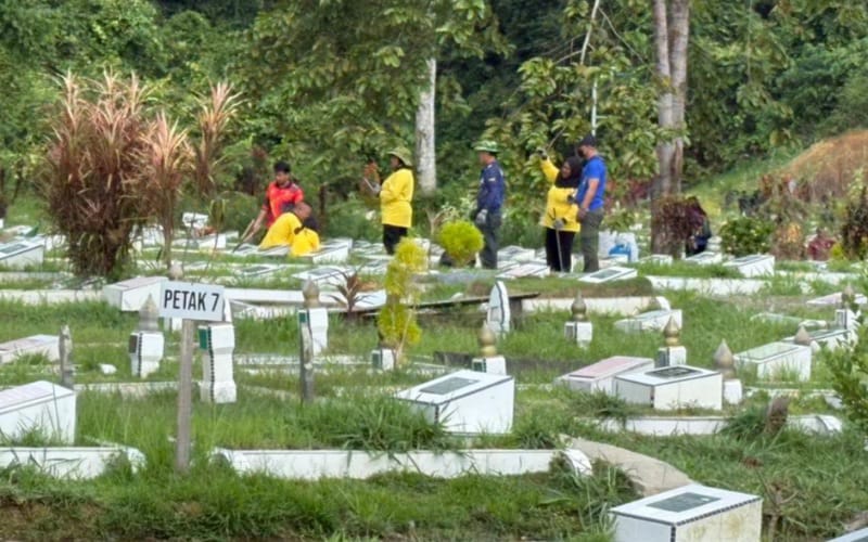 Komuniti prihatin bersih tanah perkuburan Batu 11