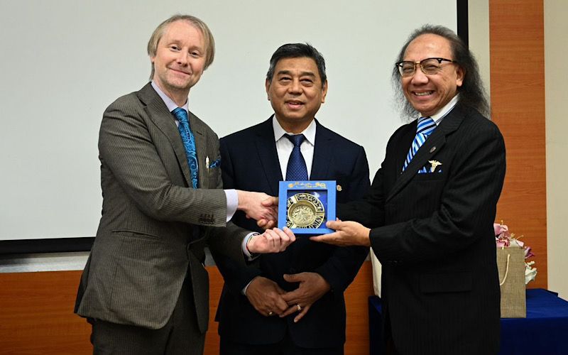 Perluas kerjasama, UMS lancar pejabat satelit Ehime University