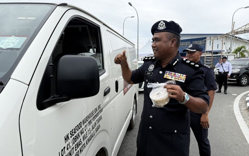 IPD Kota Kinabalu agih 500 bubur lambuk, erat hubungan polis dan komuniti