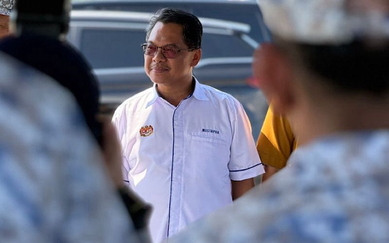 ‎Mustapha santuni petugas barisan hadapan, agih pek berbuka puasa