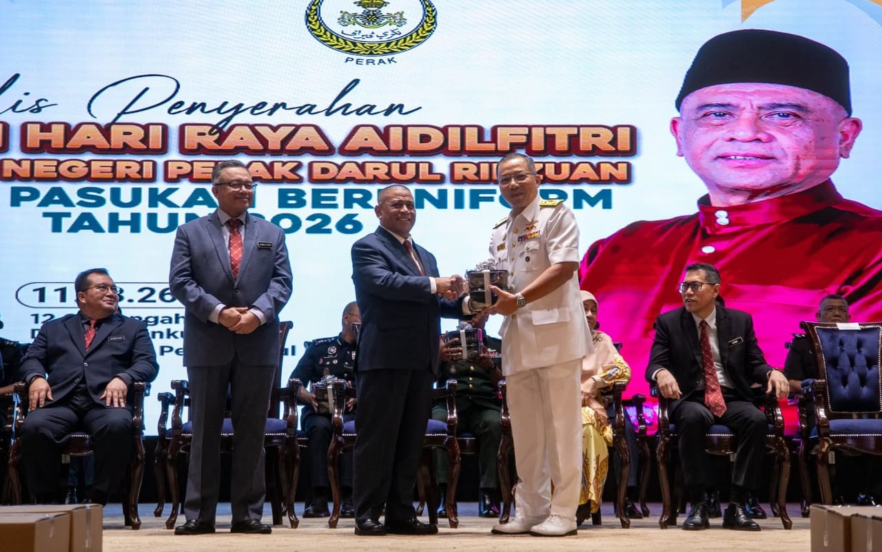 10,000 bungkusan juadah Aidilfitri diagih kepada pasukan beruniform di Perak