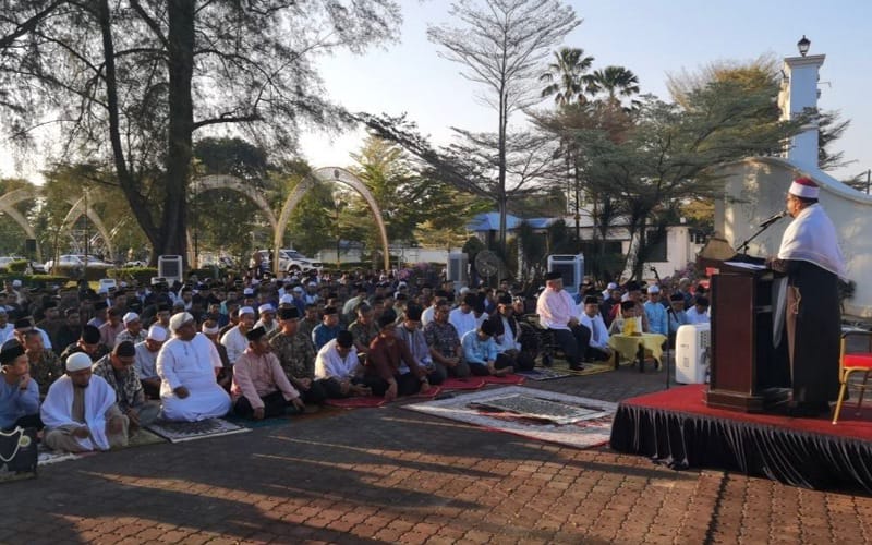 Raja Perlis bersama 1,000 jemaah tunaikan solat Istisqa