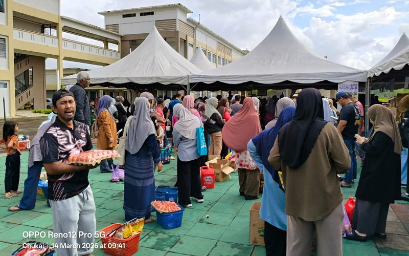 Jualan Rahmah Mega Aidilfitri di Kemaman tarik hampir 2,000 pengunjung