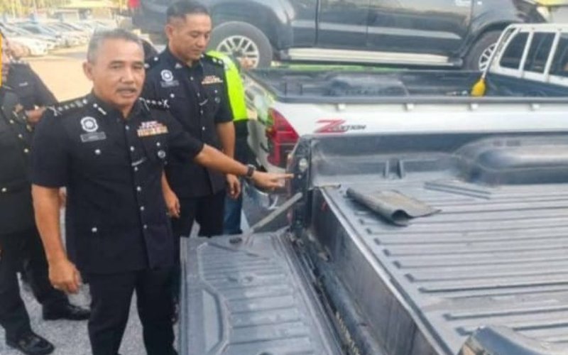 Aktiviti seludup 2,000 liter petrol melalui 5 pikap ubah suai tumpas dalam masa sejam