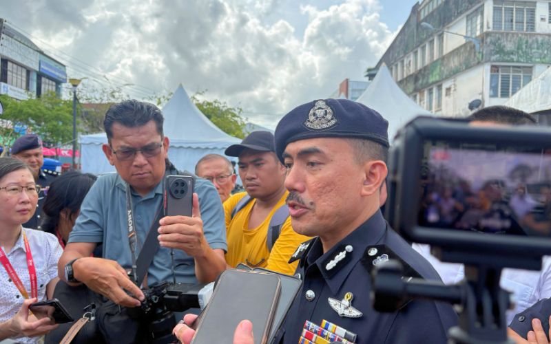Aidilfitri: Polis Sarawak lulus 572 permit jual bunga api, 10 peratus anggota cuti