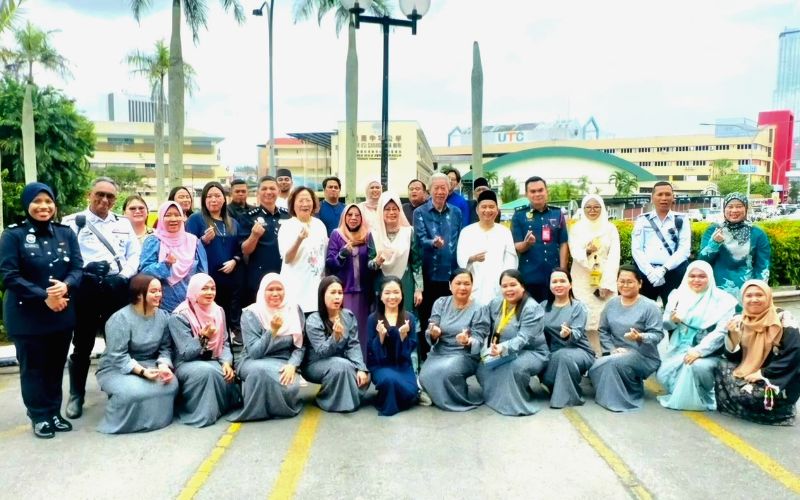 Perpaduan rakyat Sarawak terus mekar sempena Syawal