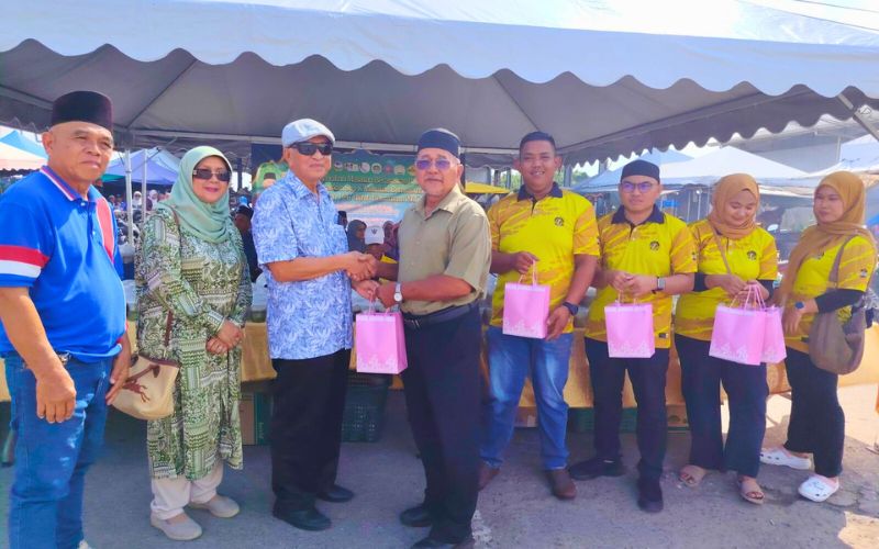 1,400 bungkus bubur diagihkan kepada penduduk Kabong