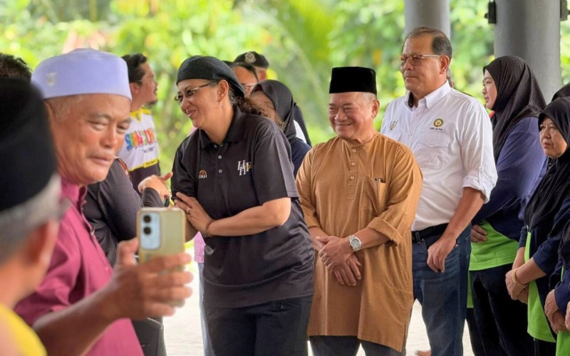 Hanifah agih 600 pek bubur lambuk, duit raya di Balingian