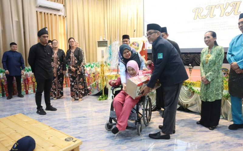 1,218 golongan rentan Limbang terima sumbangan sejambak kasih raya