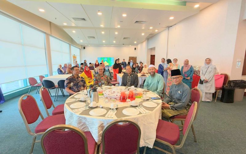 Diwarmas rai Aidilfitri, seru warga emas terus kuasai ilmu digital